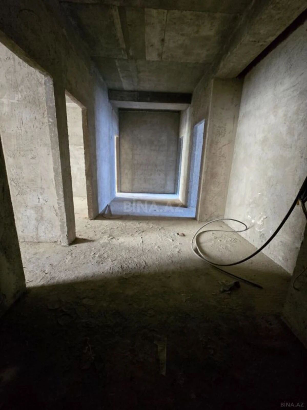 Satılır 4 otaqlı mənzil 161 m²