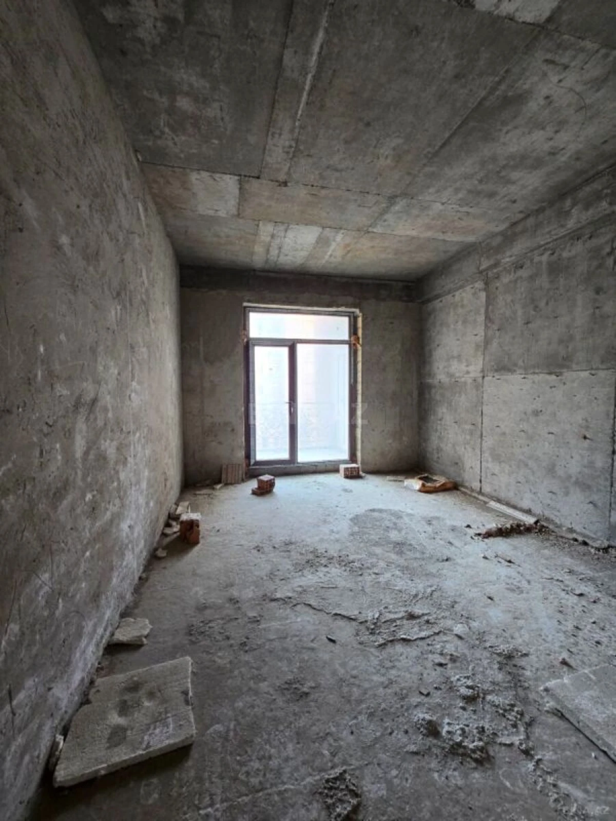 Satılır 4 otaqlı mənzil 161 m²