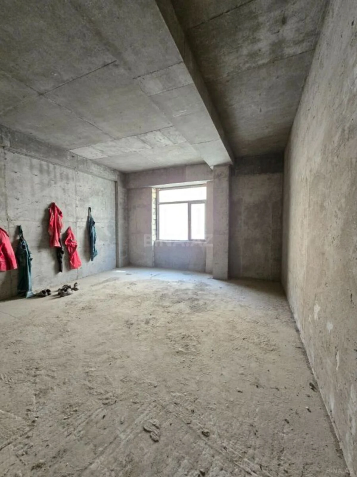 Satılır 4 otaqlı mənzil 161 m²