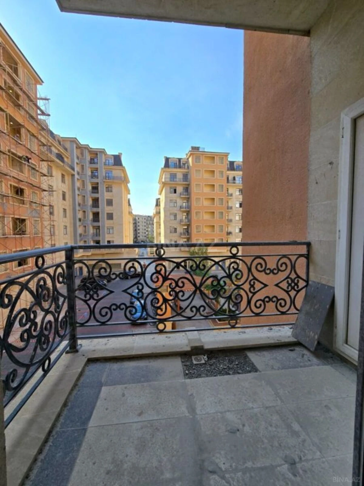 Satılır 4 otaqlı mənzil 161 m²