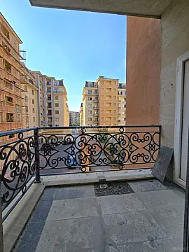 Satılır 4 otaqlı mənzil 161 m²