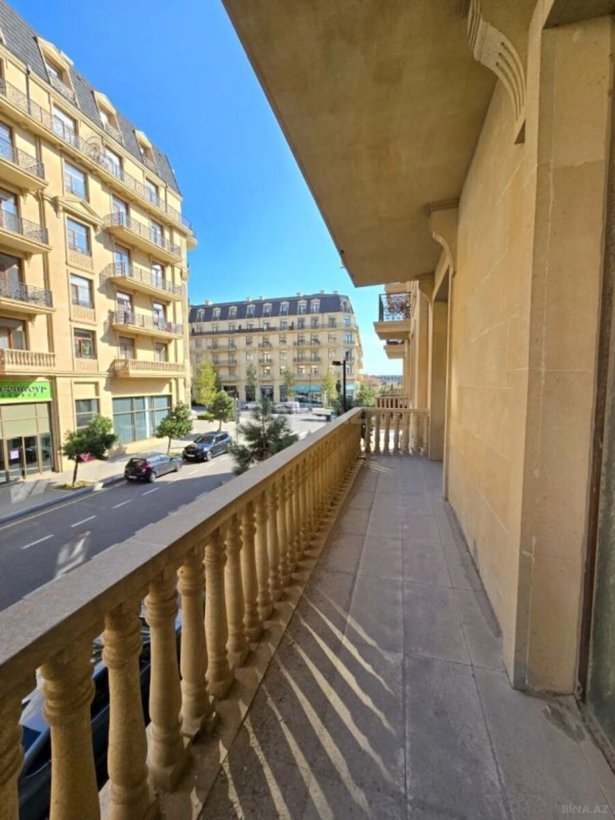 Satılır 4 otaqlı mənzil 161 m²