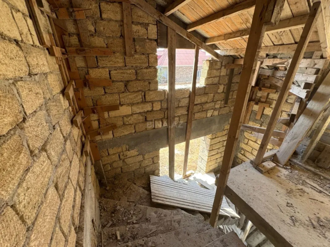 Satılır 7 otaqlı həyət evi 230 m²