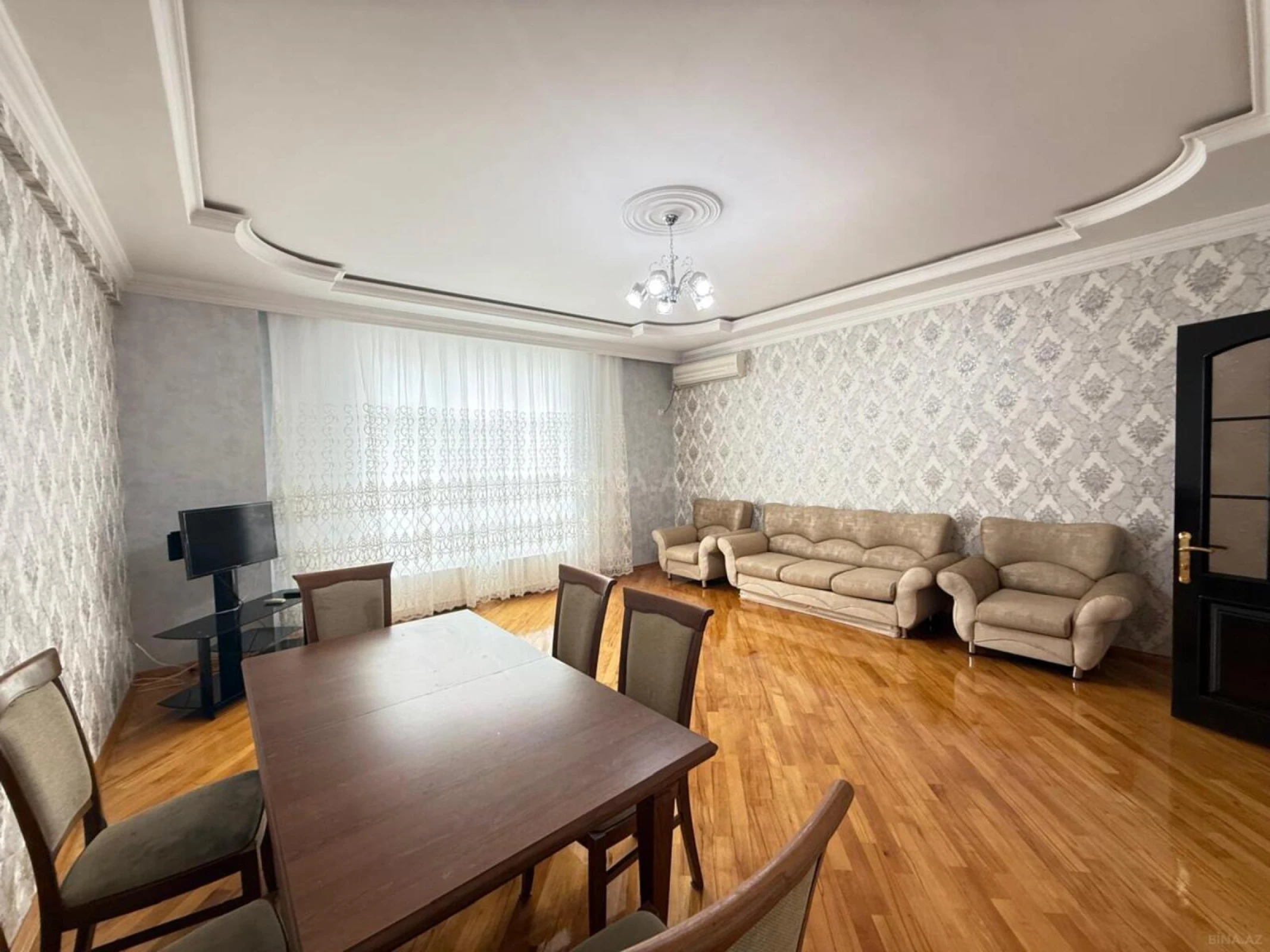 Kirayə verilir 2 otaqlı mənzil 110 m²