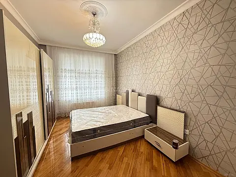 Kirayə verilir 2 otaqlı mənzil 110 m²