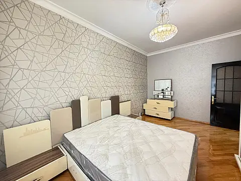 Kirayə verilir 2 otaqlı mənzil 110 m²
