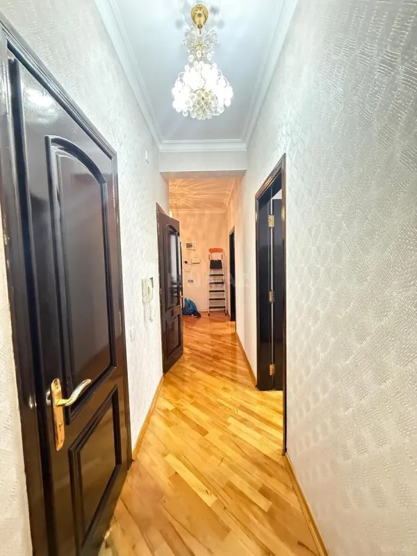Kirayə verilir 2 otaqlı mənzil 110 m²