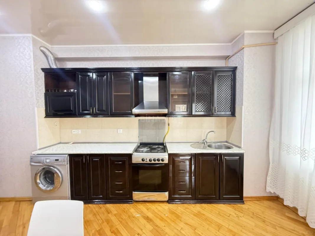 Kirayə verilir 2 otaqlı mənzil 110 m²