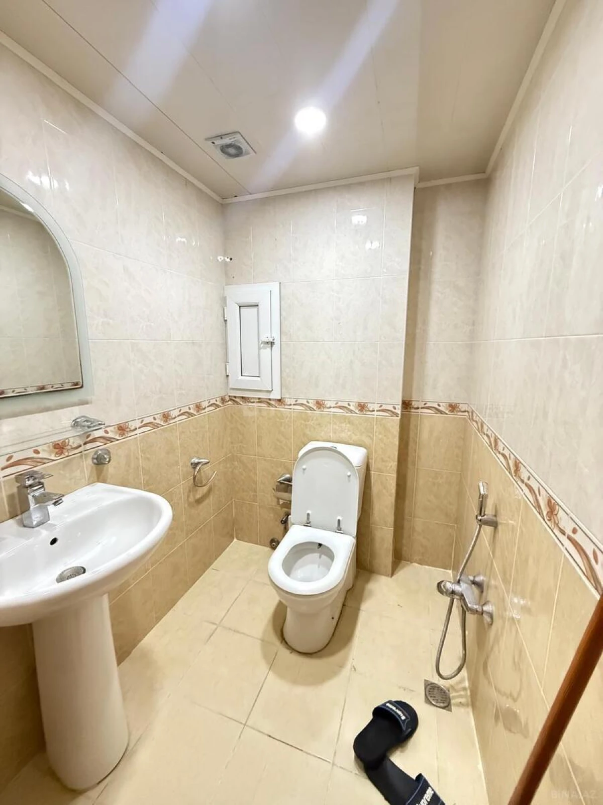 Kirayə verilir 2 otaqlı mənzil 110 m²
