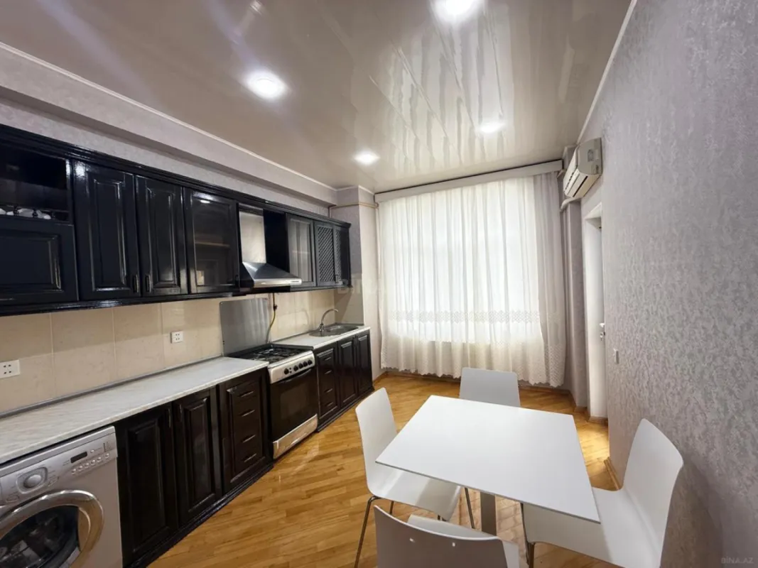 Kirayə verilir 2 otaqlı mənzil 110 m²
