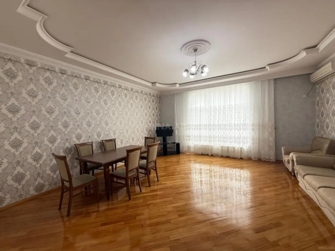 Kirayə verilir 2 otaqlı mənzil 110 m²