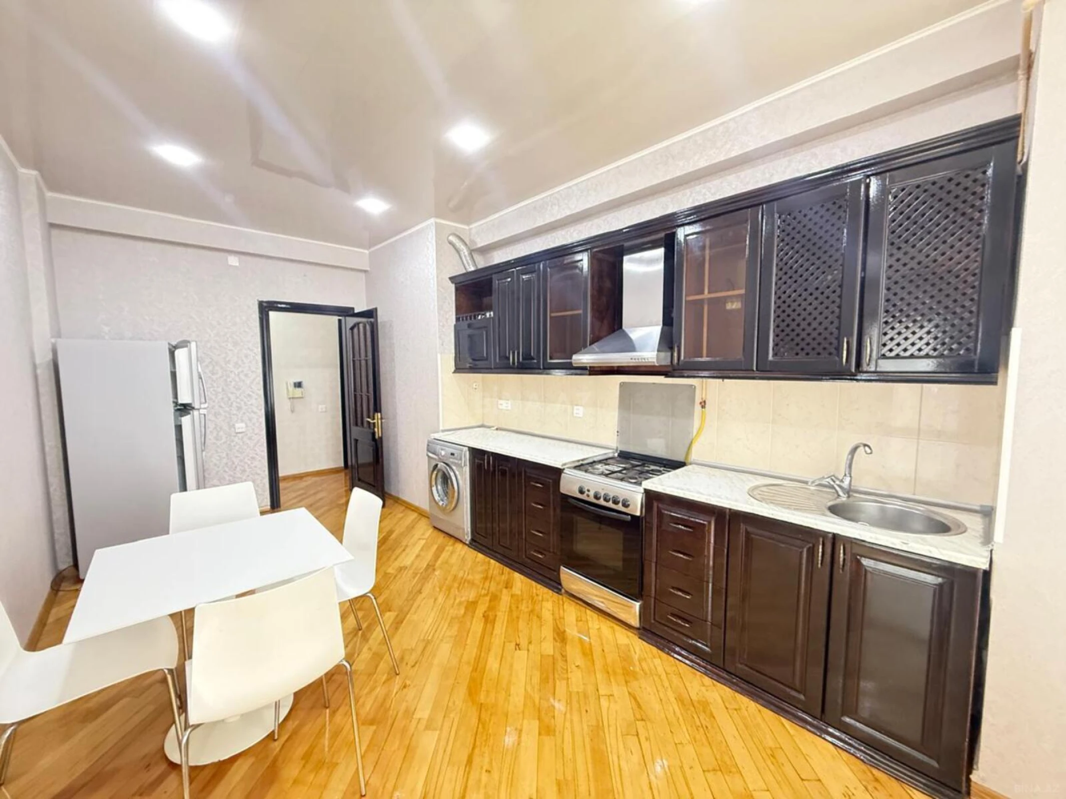 Kirayə verilir 2 otaqlı mənzil 110 m²