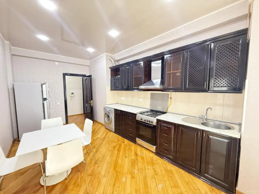 Kirayə verilir 2 otaqlı mənzil 110 m²