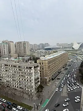 Satılır 4 otaqlı mənzil 185 m²