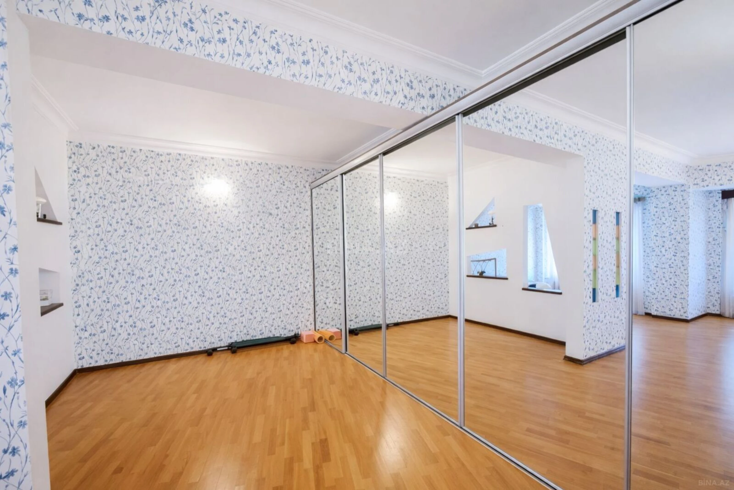 Satılır 3 otaqlı mənzil 157 m²