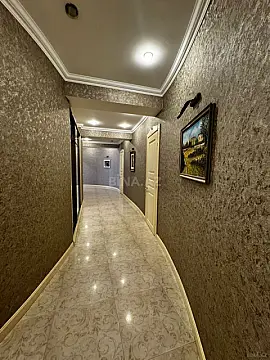 Satılır 5 otaqlı mənzil 220 m²