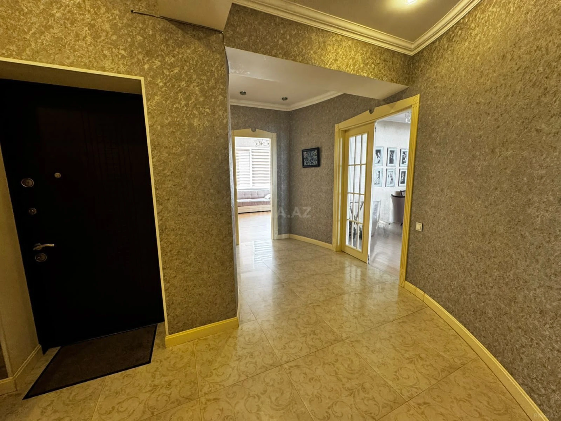 Satılır 5 otaqlı mənzil 220 m²
