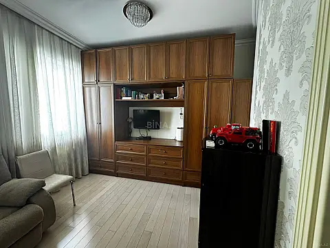 Satılır 5 otaqlı mənzil 220 m²
