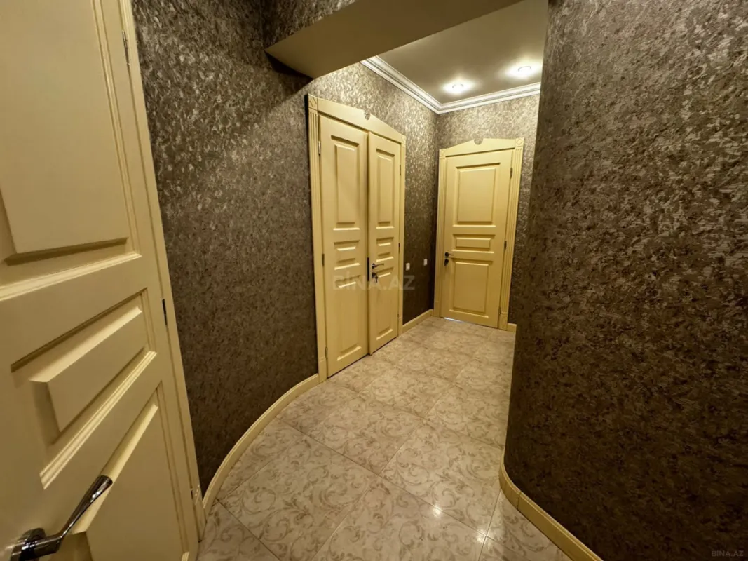 Satılır 5 otaqlı mənzil 220 m²