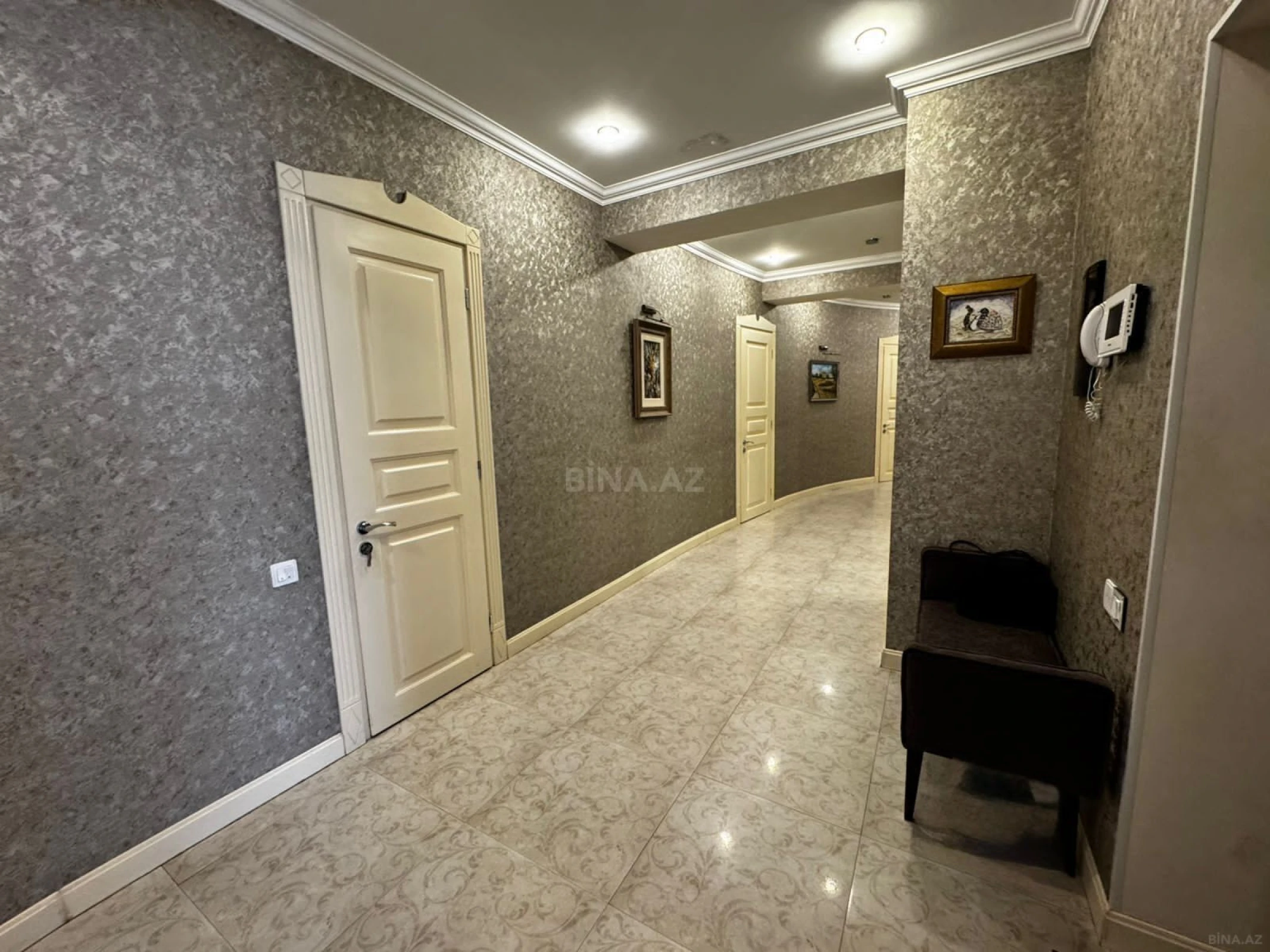 Satılır 5 otaqlı mənzil 220 m²