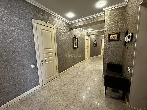 Satılır 5 otaqlı mənzil 220 m²