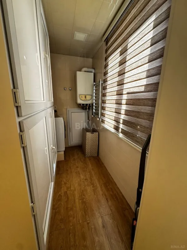 Satılır 5 otaqlı mənzil 220 m²