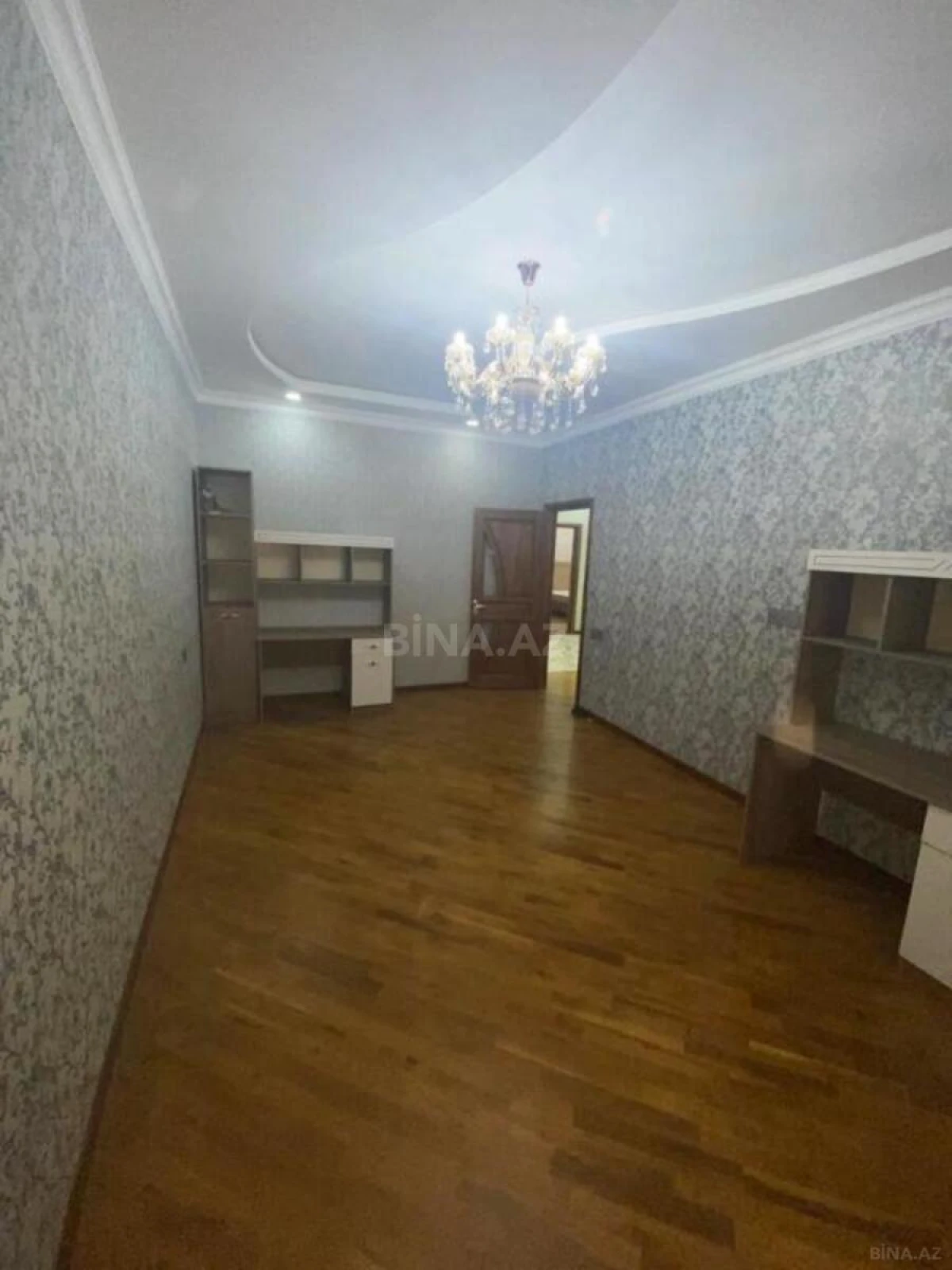 Satılır 4 otaqlı mənzil 147 m²