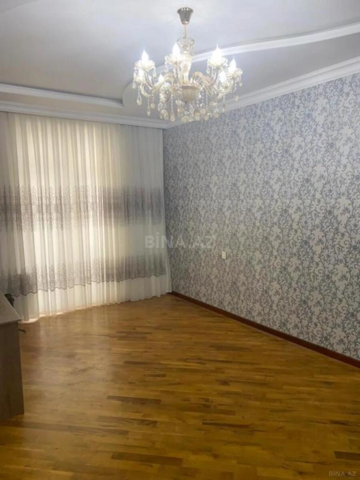Satılır 4 otaqlı mənzil 147 m²
