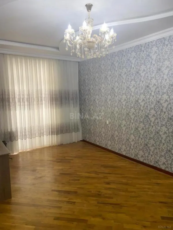 Satılır 4 otaqlı mənzil 147 m²