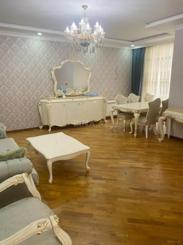 Satılır 4 otaqlı mənzil 147 m²