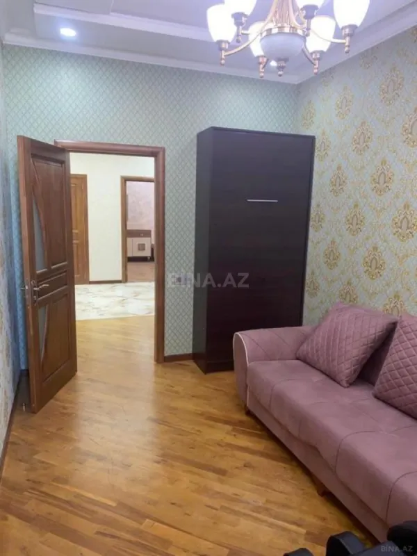 Satılır 4 otaqlı mənzil 147 m²