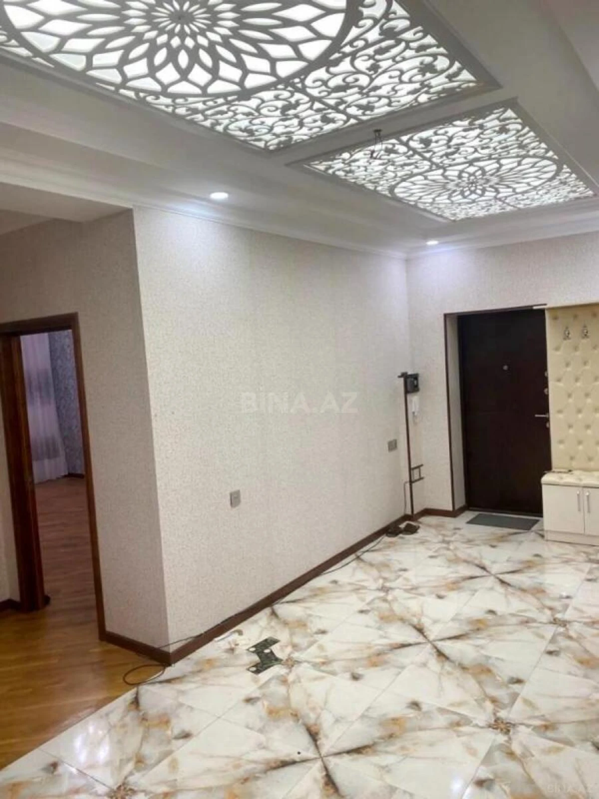 Satılır 4 otaqlı mənzil 147 m²