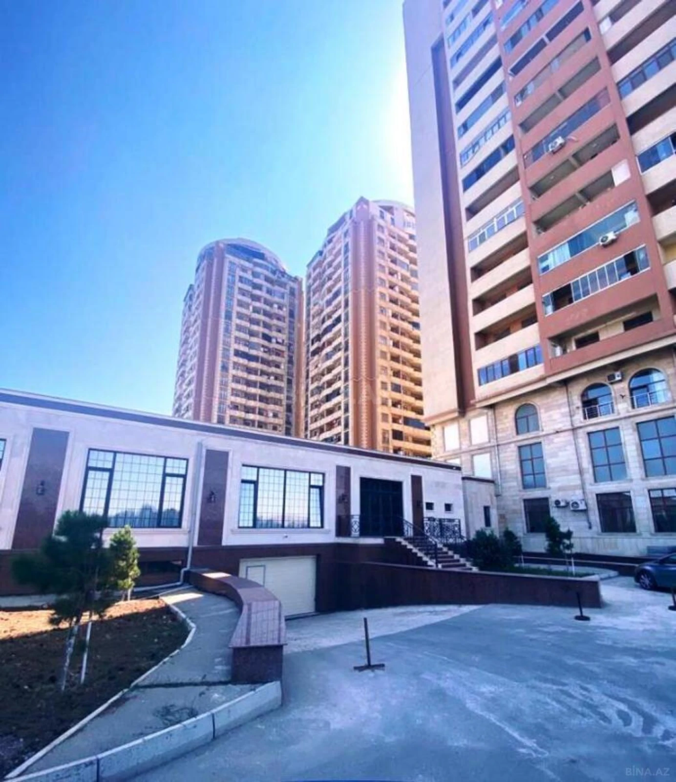 Satılır 4 otaqlı mənzil 147 m²
