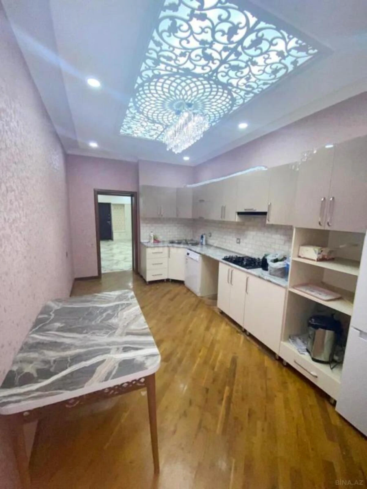 Satılır 4 otaqlı mənzil 147 m²