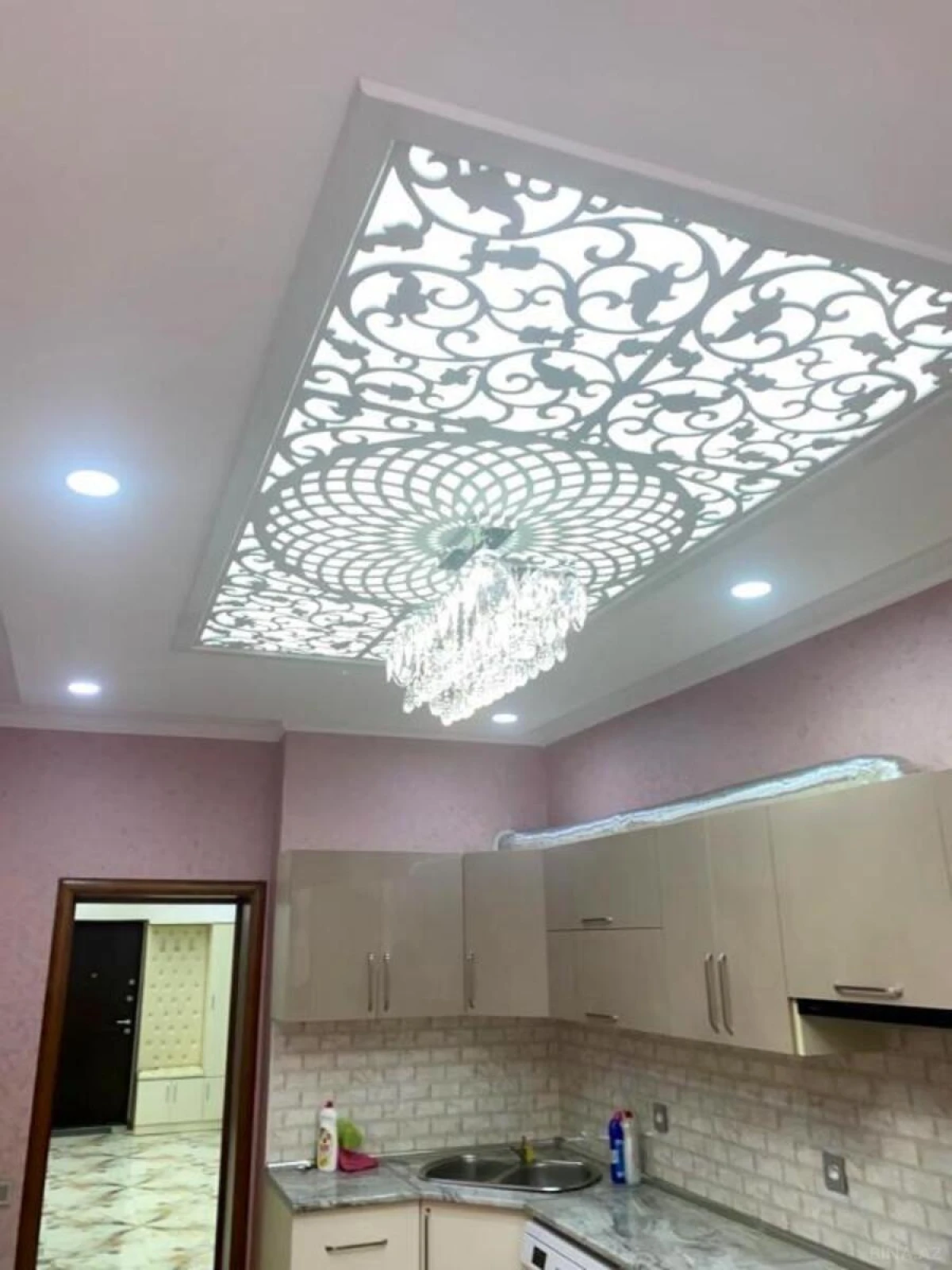 Satılır 4 otaqlı mənzil 147 m²