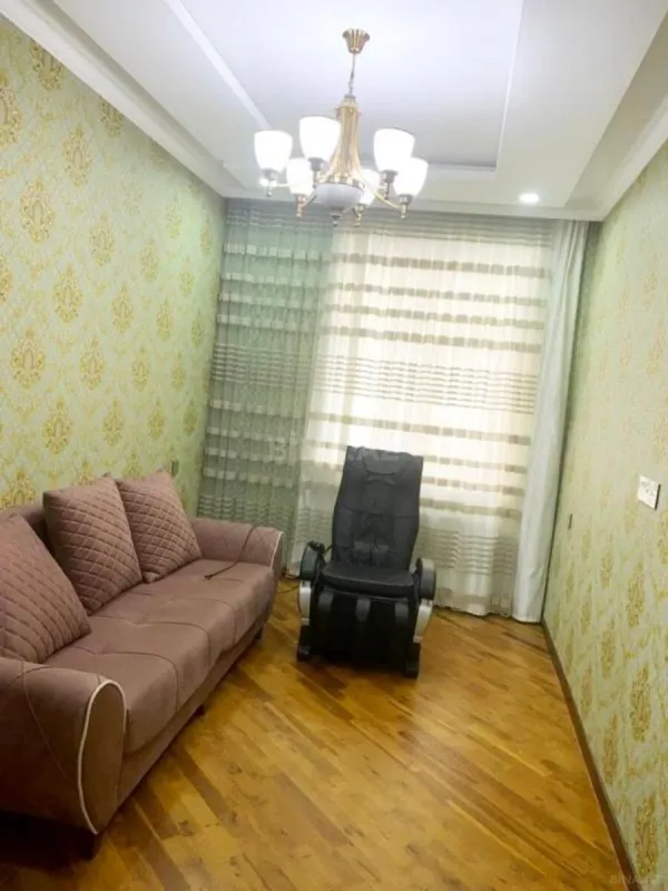 Satılır 4 otaqlı mənzil 147 m²