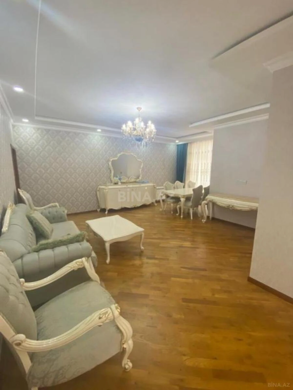 Satılır 4 otaqlı mənzil 147 m²