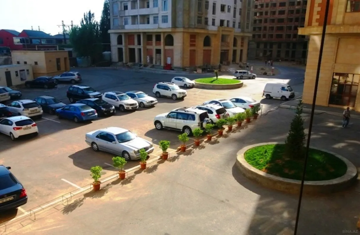 Satılır 4 otaqlı mənzil 147 m²