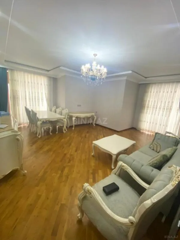 Satılır 4 otaqlı mənzil 147 m²