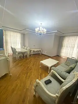 Satılır 4 otaqlı mənzil 147 m²