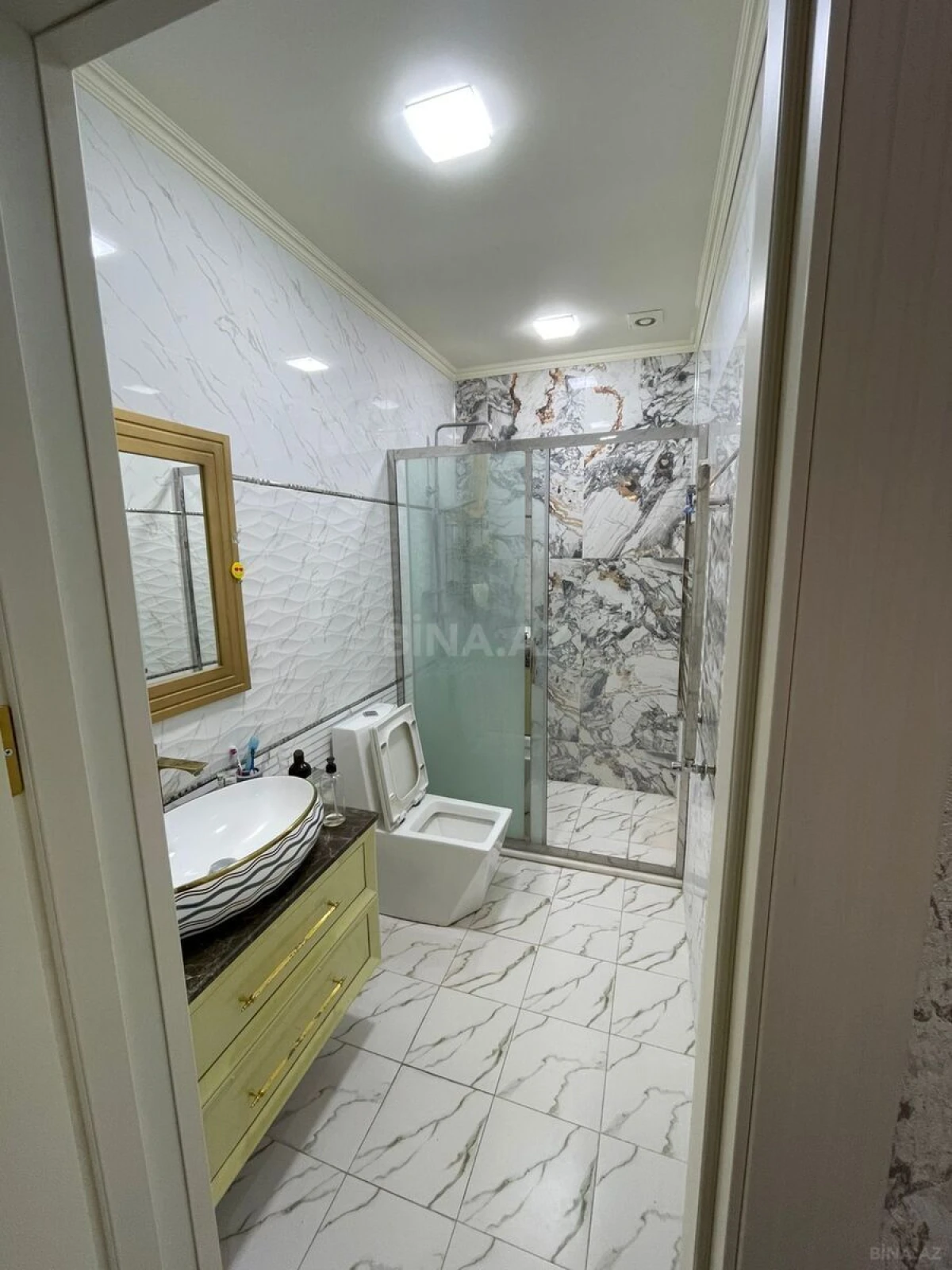 Kirayə verilir 2 otaqlı mənzil 120 m²