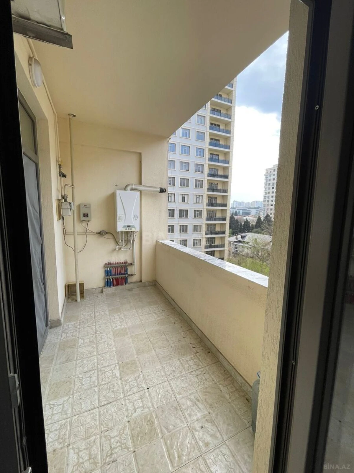 Kirayə verilir 2 otaqlı mənzil 120 m²