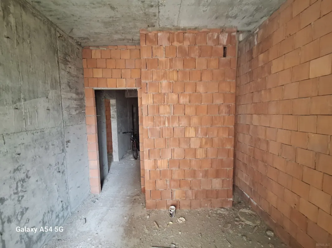 Satılır 2 otaqlı mənzil 92 m²