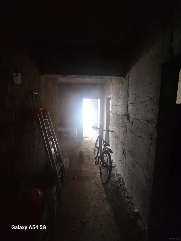 Satılır 2 otaqlı mənzil 92 m²