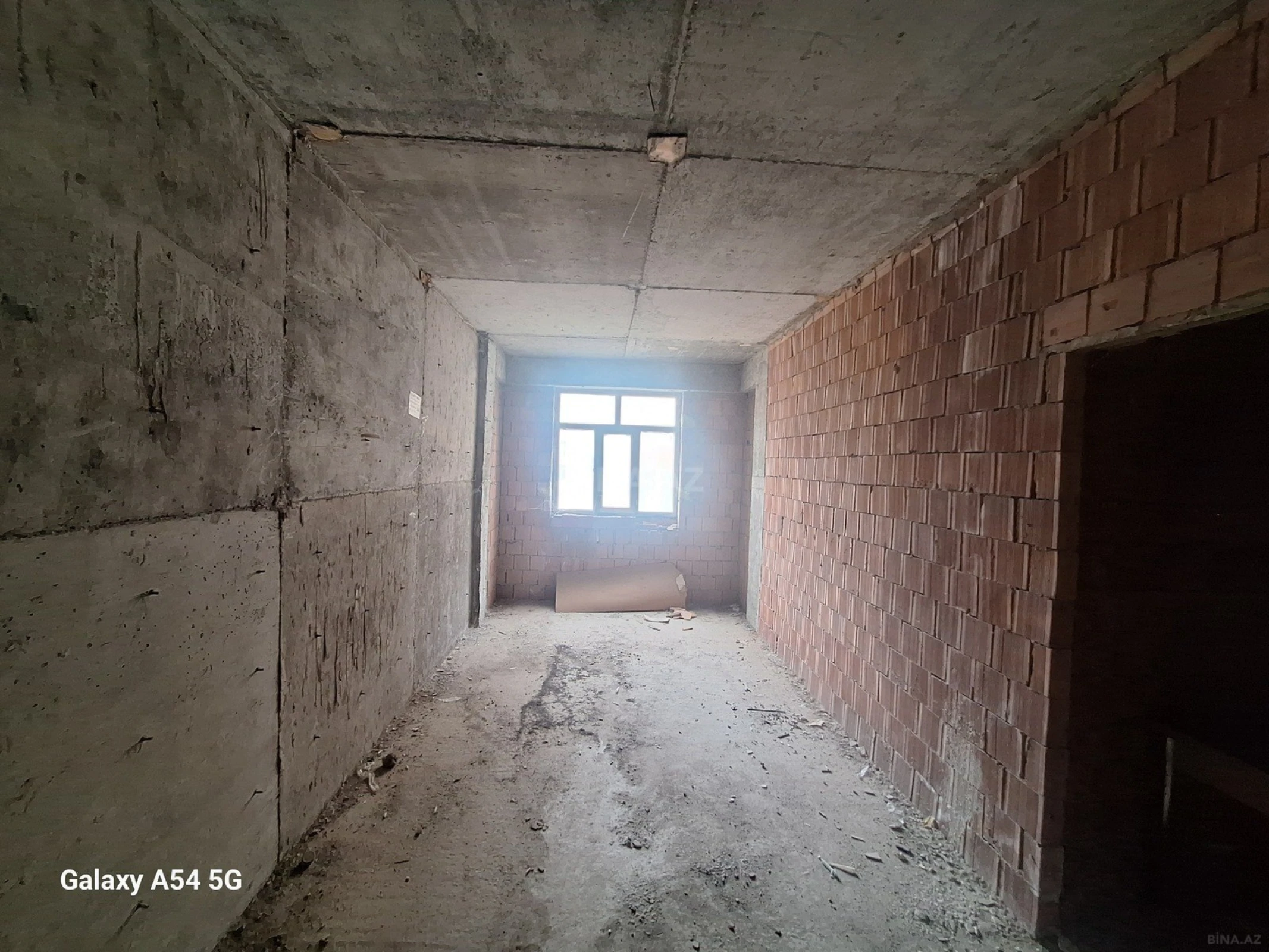 Satılır 2 otaqlı mənzil 92 m²