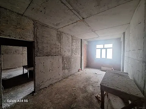 Satılır 2 otaqlı mənzil 92 m²