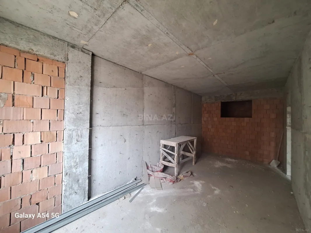 Satılır 2 otaqlı mənzil 92 m²