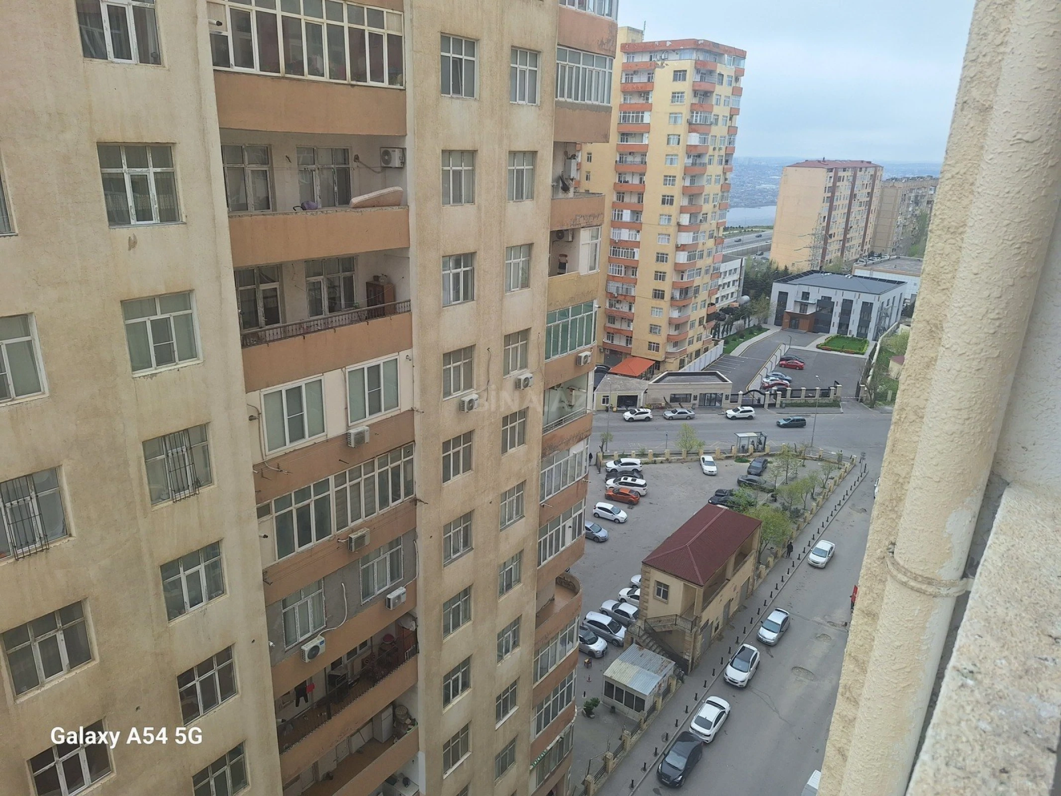 Satılır 2 otaqlı mənzil 92 m²
