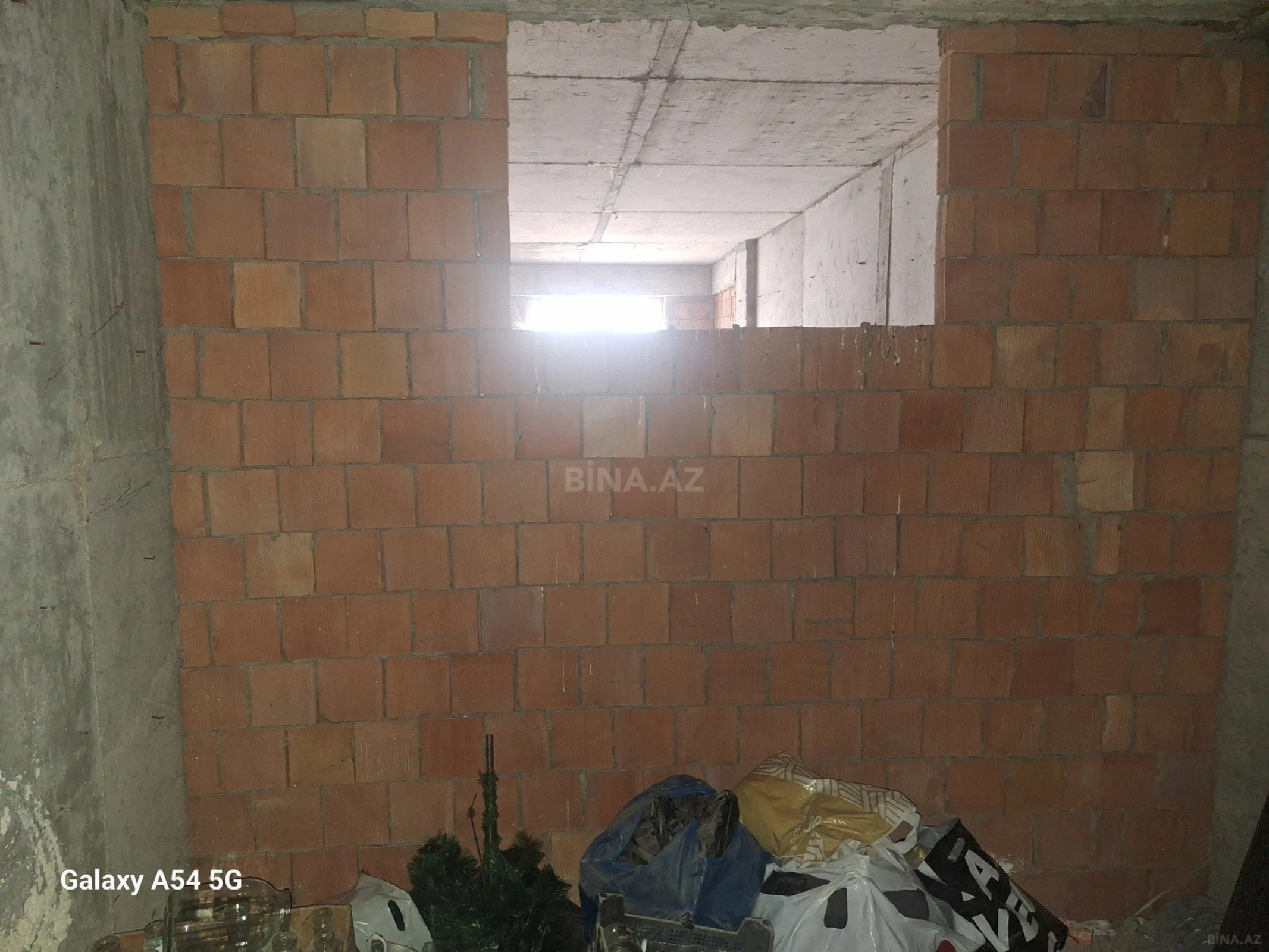 Satılır 2 otaqlı mənzil 92 m²