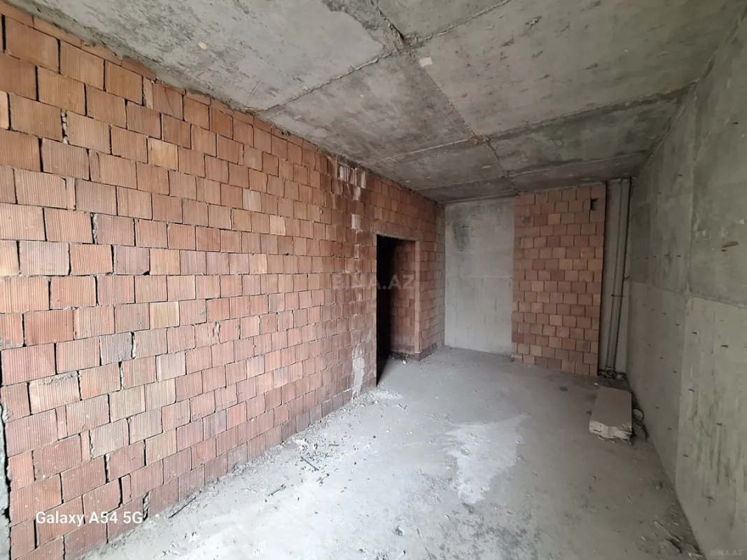 Satılır 2 otaqlı mənzil 92 m²